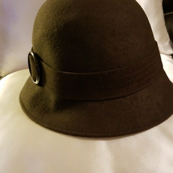 Beautiful Wool Hat - Picture 2 of 5